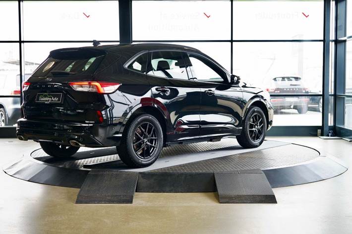 Sort Ford Kuga fra 2023