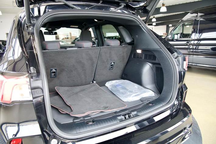 Sort Ford Kuga fra 2023