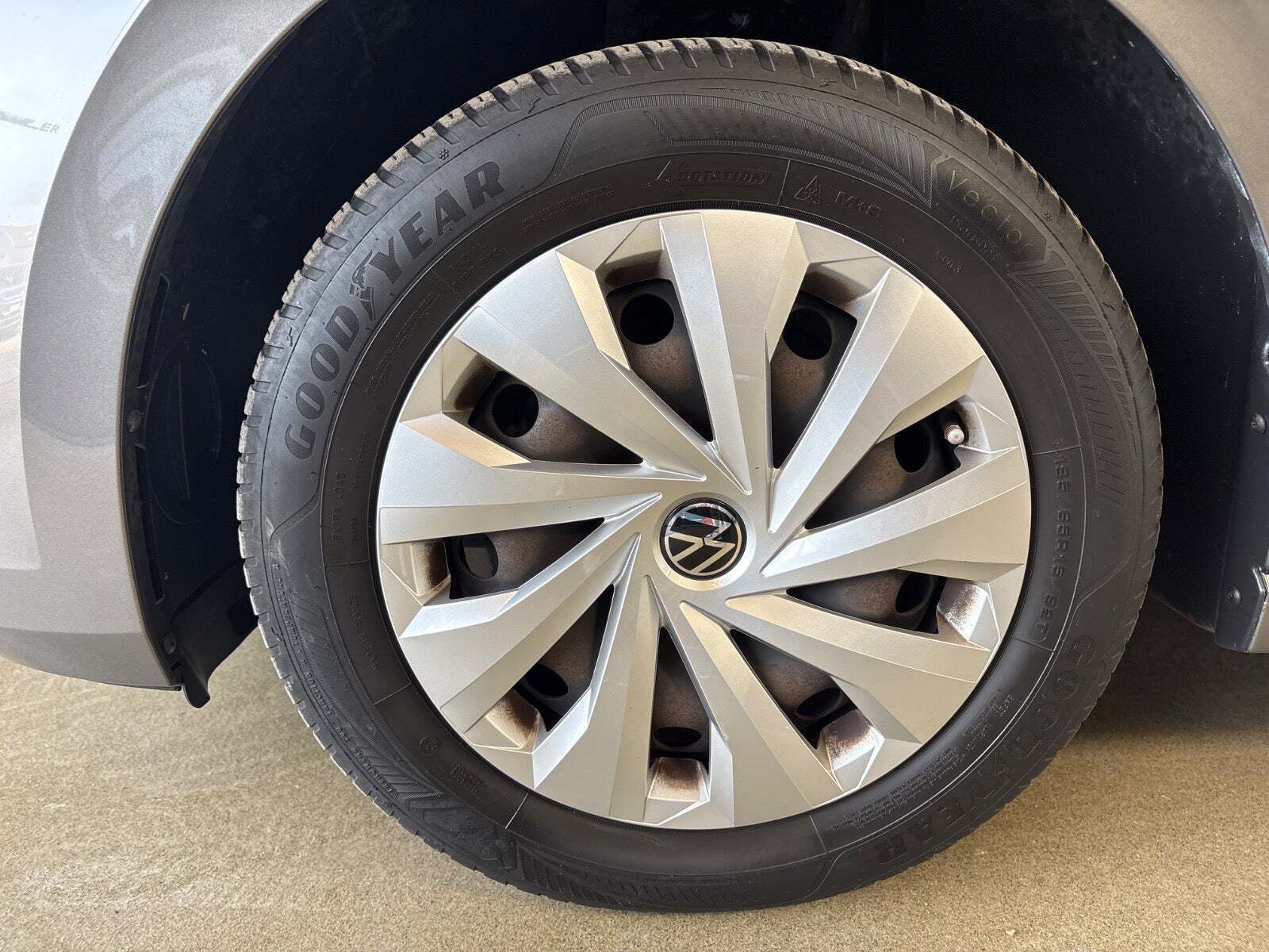 Grå VW Polo fra 2021