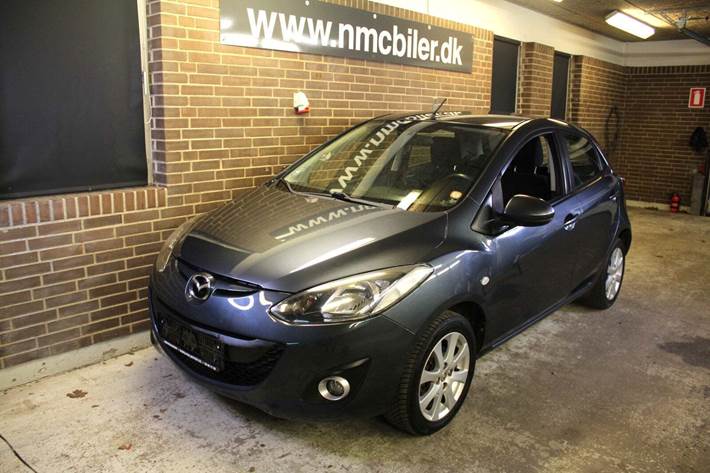 Grå Mazda 2 fra 2011