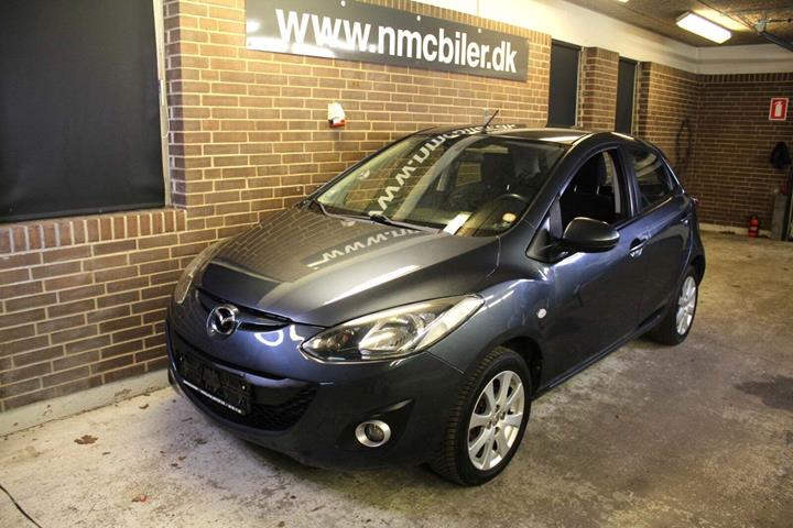 Grå Mazda 2 fra 2011