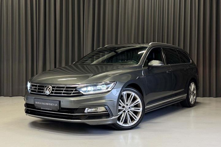 Grå VW Passat fra 2016 set udefra