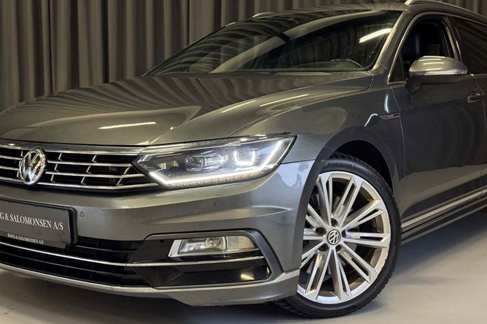 Grå VW Passat fra 2016