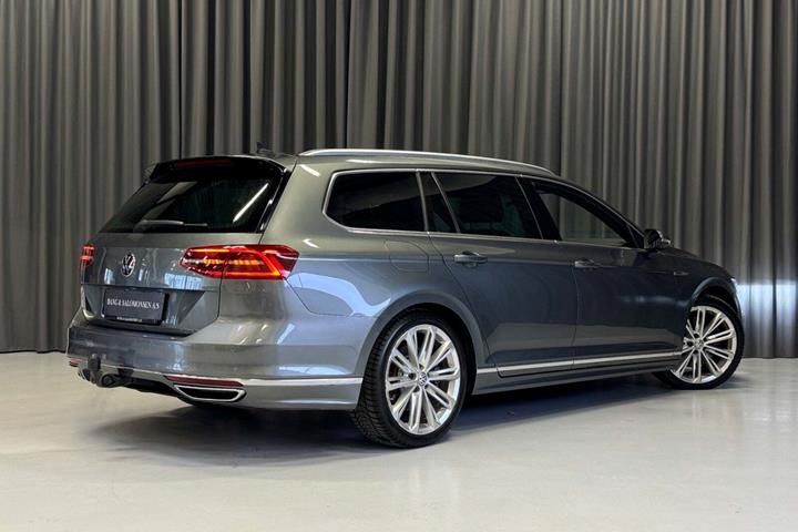 Grå VW Passat fra 2016