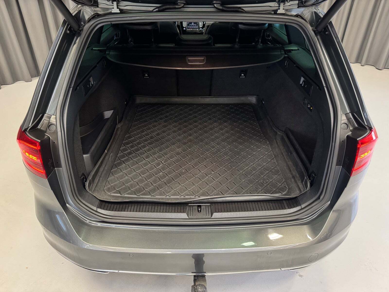 VW Passat 2,0 TDi 240 R-line Variant DSG 4Motion