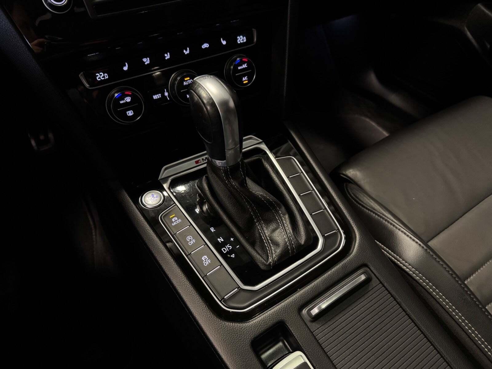 Grå VW Passat fra 2016