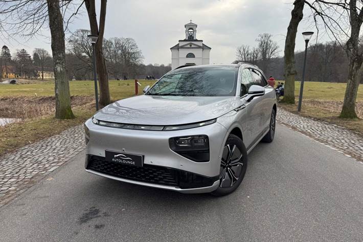 Sølv Xpeng G9 fra 2024