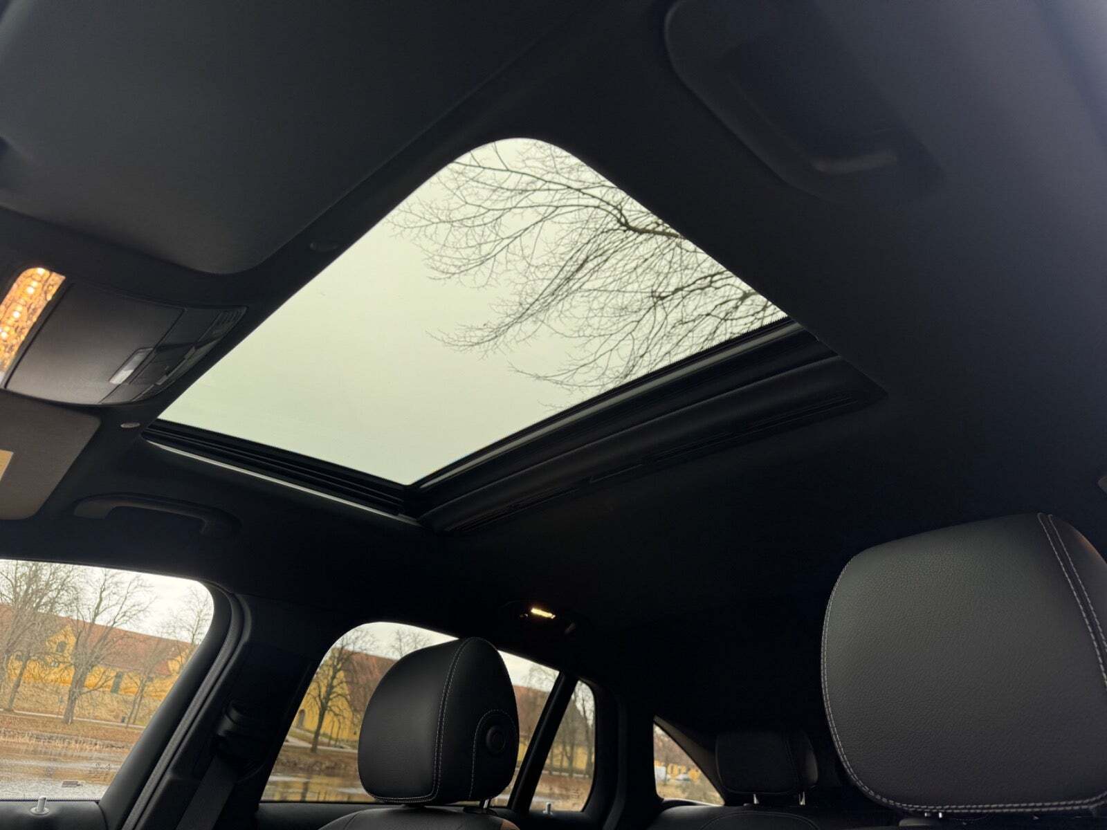 Sort Mercedes EQC400 fra 2022