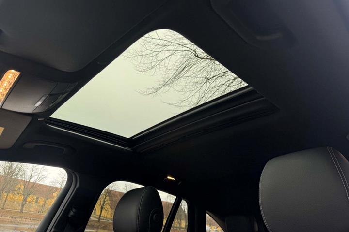Sort Mercedes EQC400 fra 2022