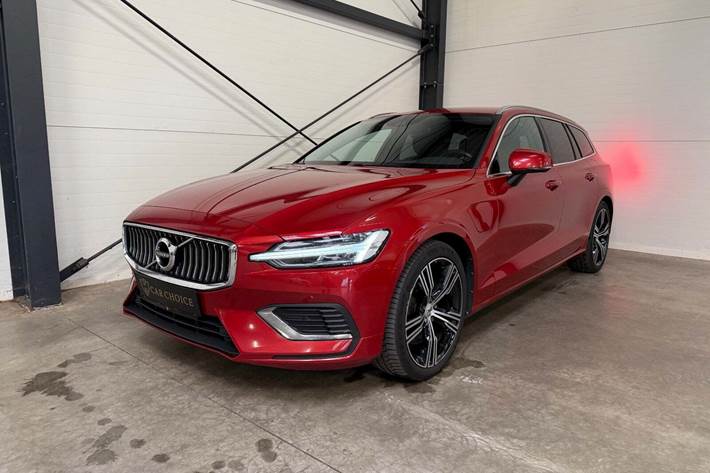 Rød Volvo V60 fra 2022
