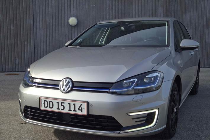Grå VW e-Golf VII fra 2020