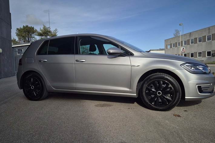 Grå VW e-Golf VII fra 2020
