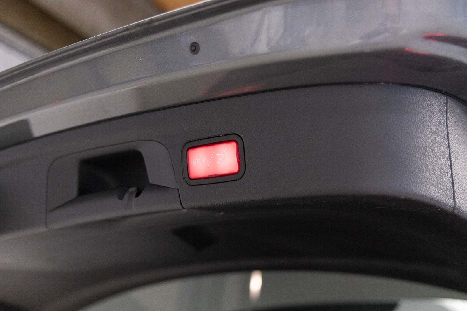 Grå Mercedes GLE350 e fra 2021