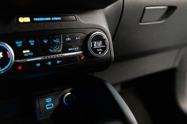 Sort Ford Kuga fra 2020