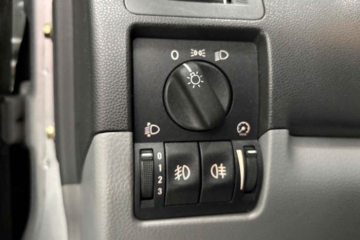 Grå Suzuki Ignis fra 2005