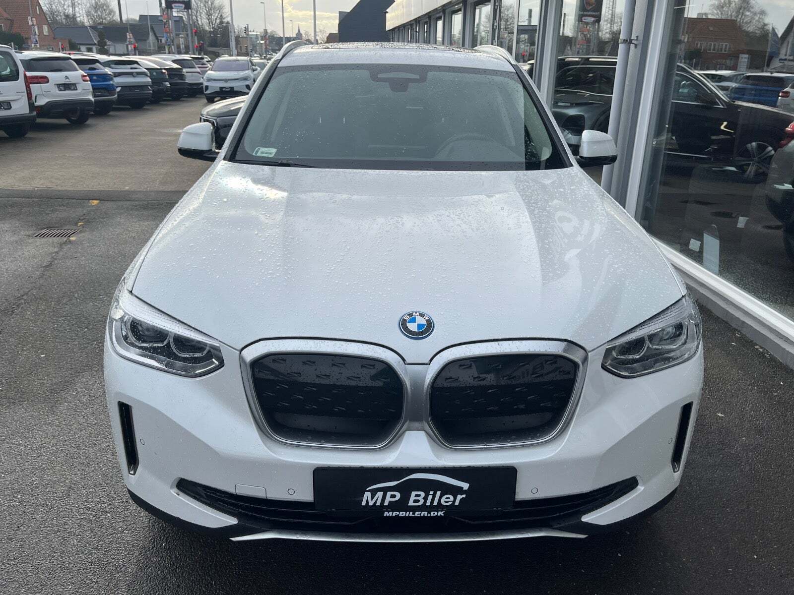Hvid BMW iX3 fra 2021