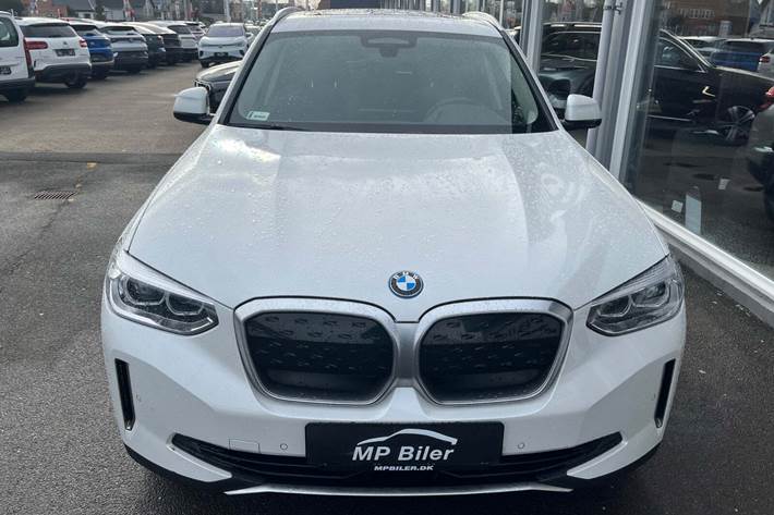 Hvid BMW iX3 fra 2021