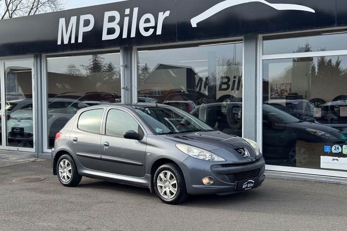 Grå Peugeot 206+ fra 2011