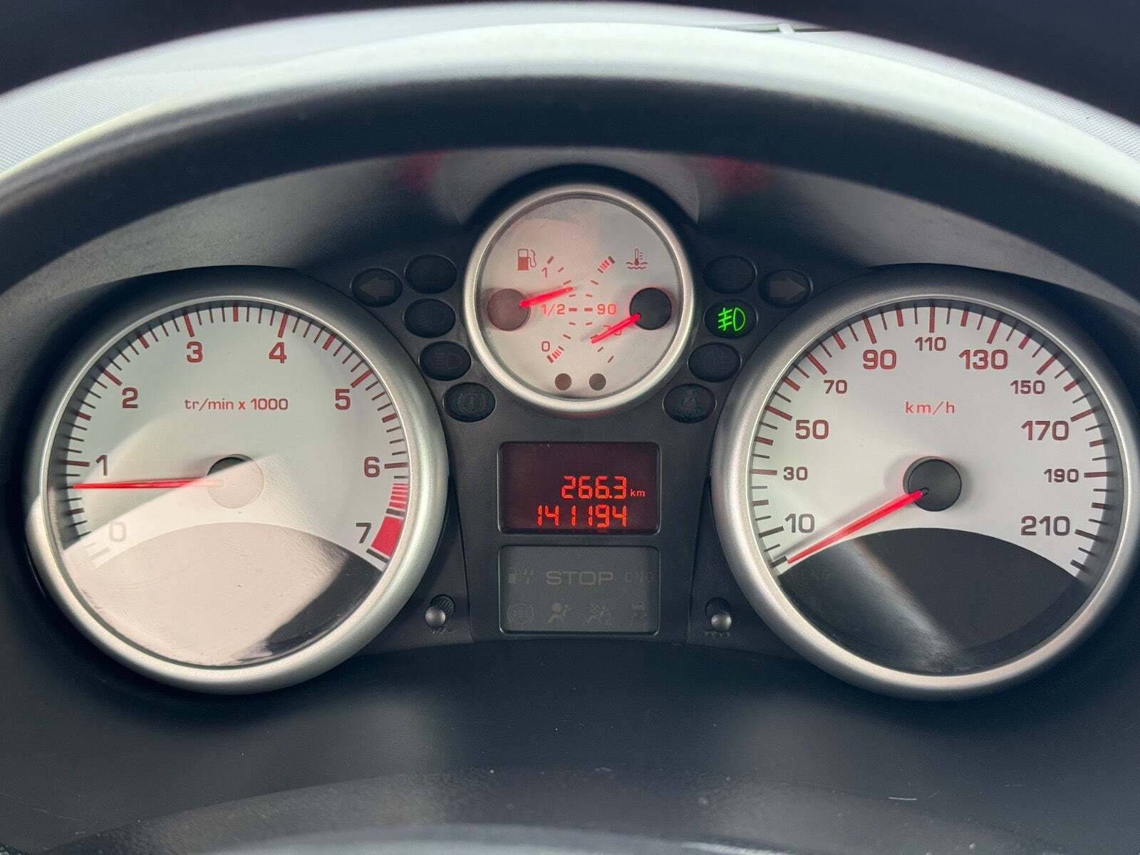 Grå Peugeot 206+ fra 2011