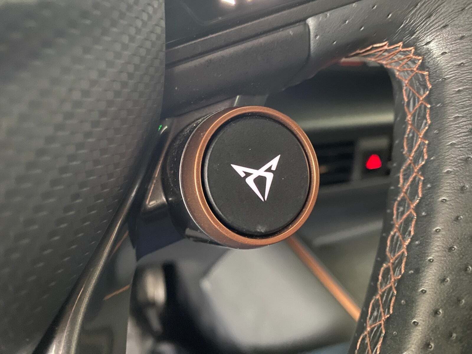 Blå Cupra Born fra 2024