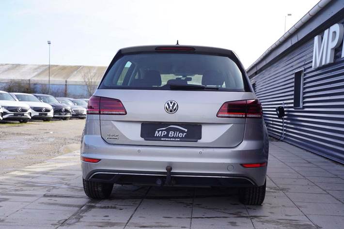 Sølv VW Golf Sportsvan fra 2020