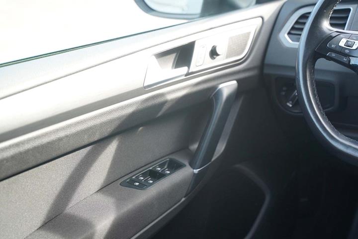 Sølv VW Golf Sportsvan fra 2020