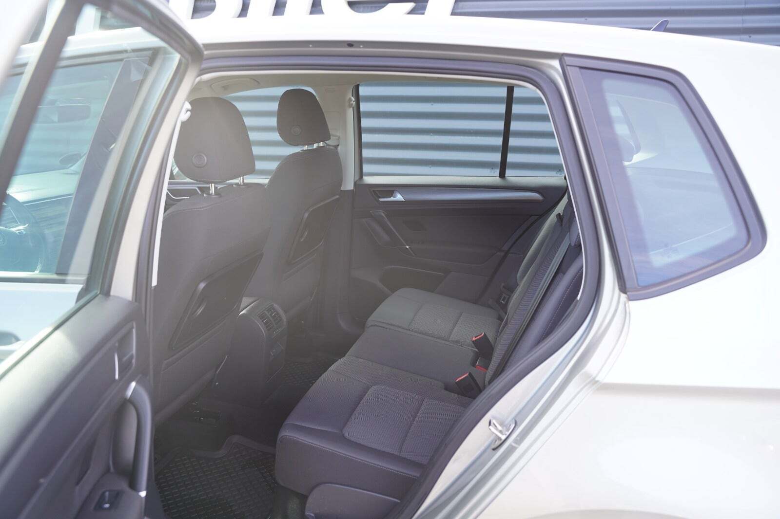 Sølv VW Golf Sportsvan fra 2020