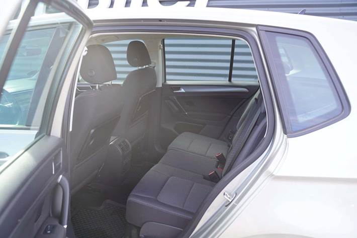 Sølv VW Golf Sportsvan fra 2020