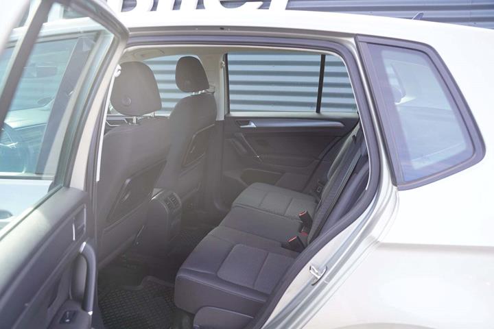 Sølv VW Golf Sportsvan fra 2020