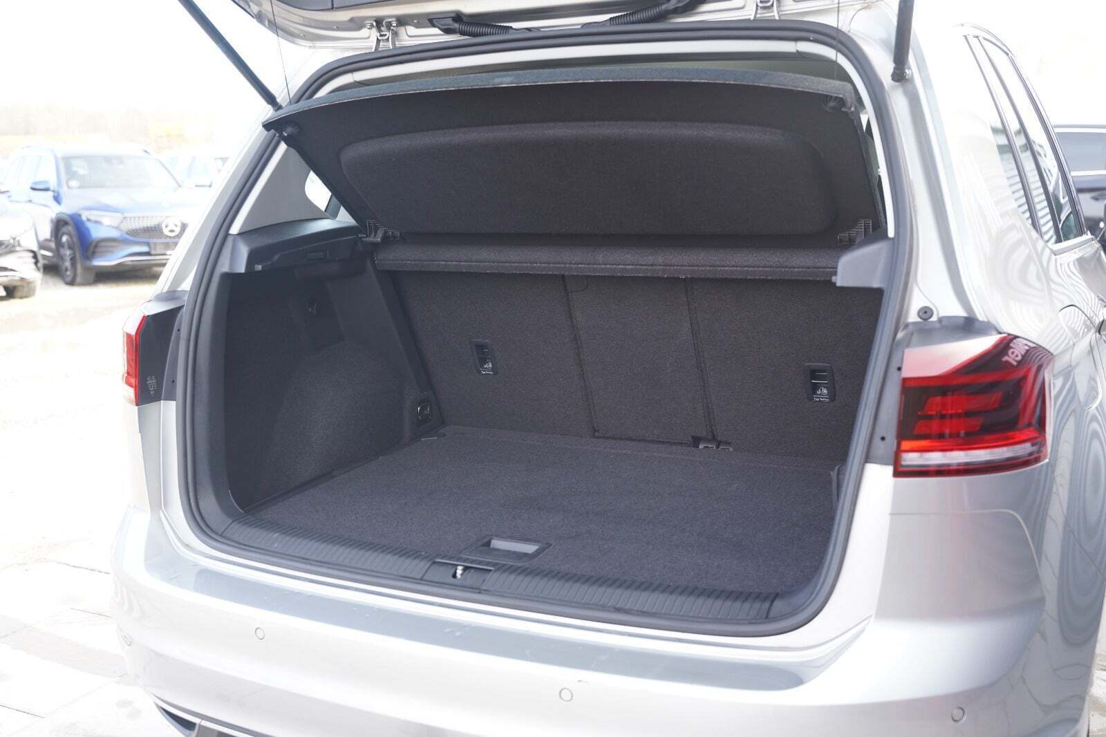 Sølv VW Golf Sportsvan fra 2020