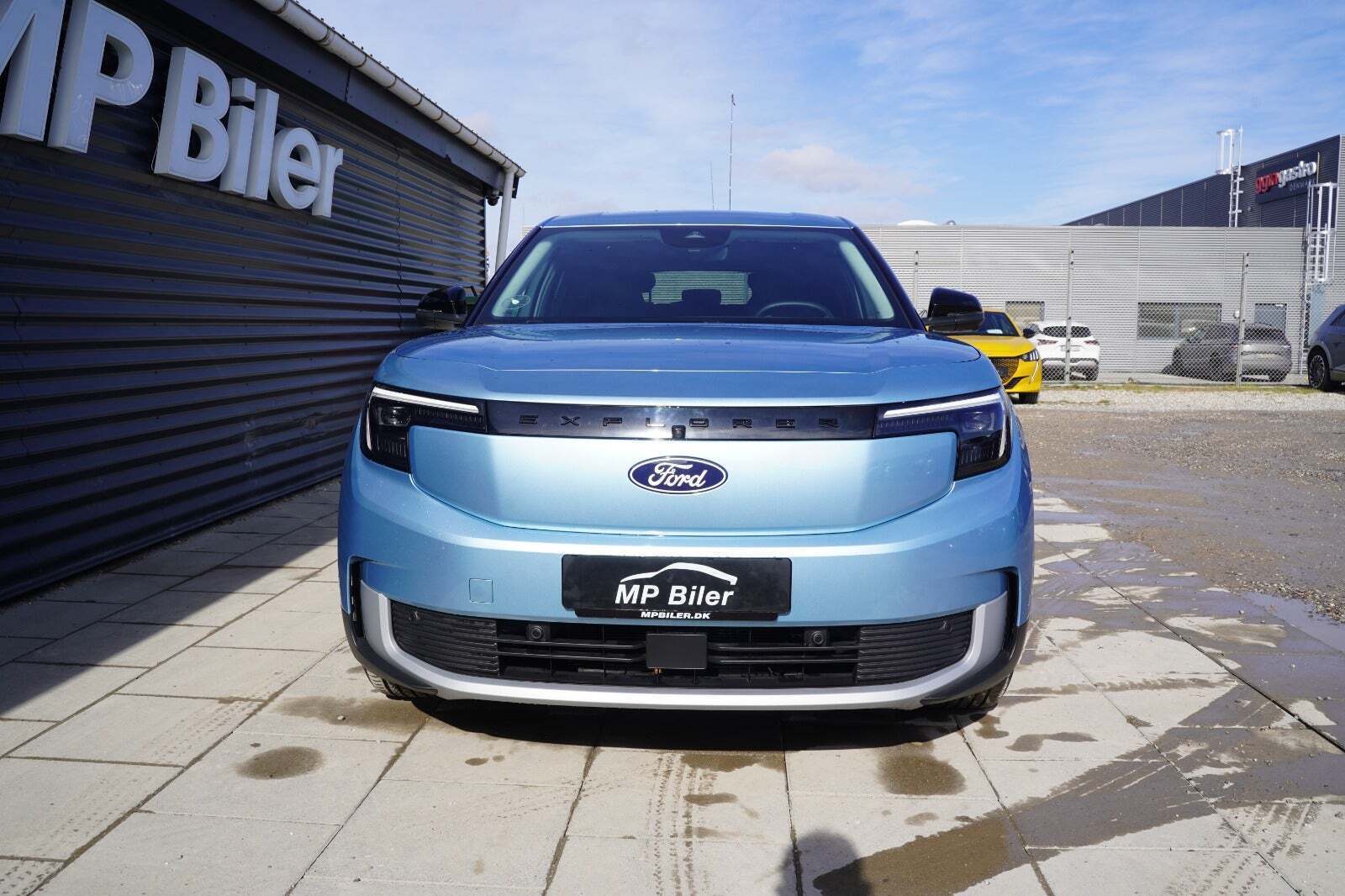 Ford Explorer 77 Select Extended Range