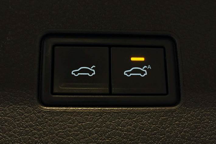 Grå VW Passat fra 2021