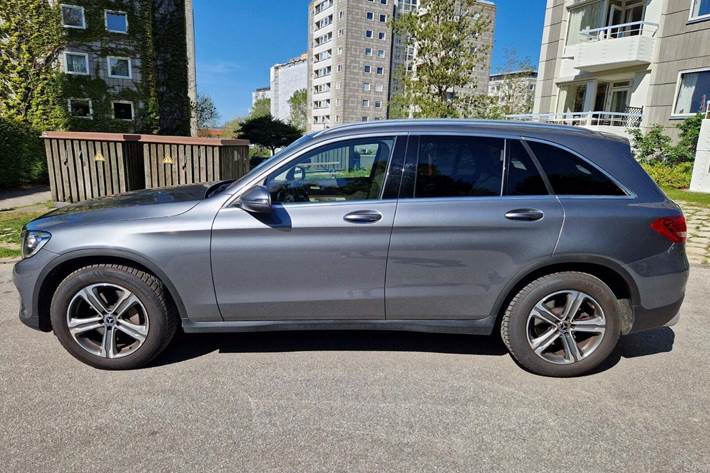 Grå Mercedes GLC220 d fra 2016