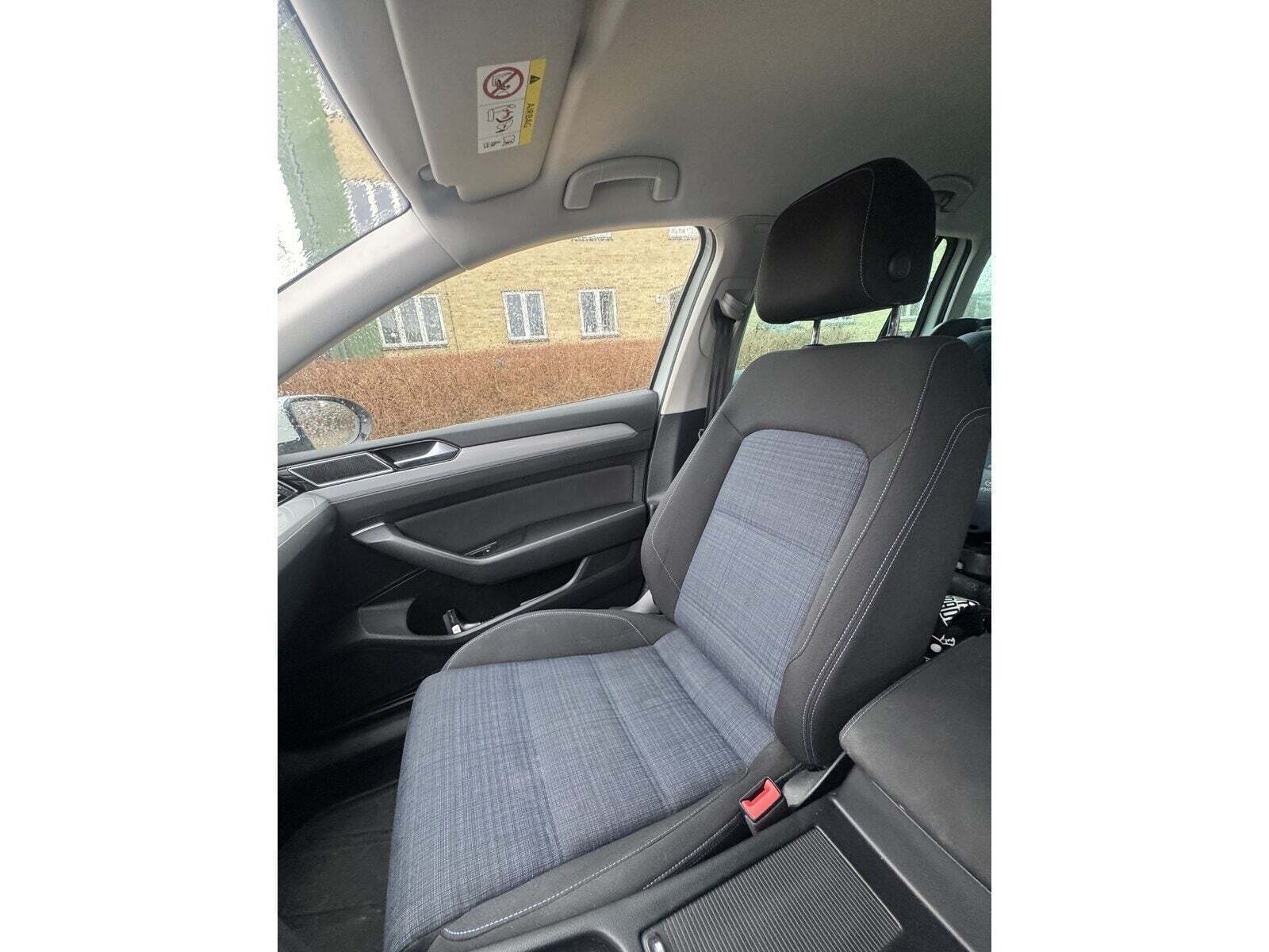 Hvid VW Passat fra 2021