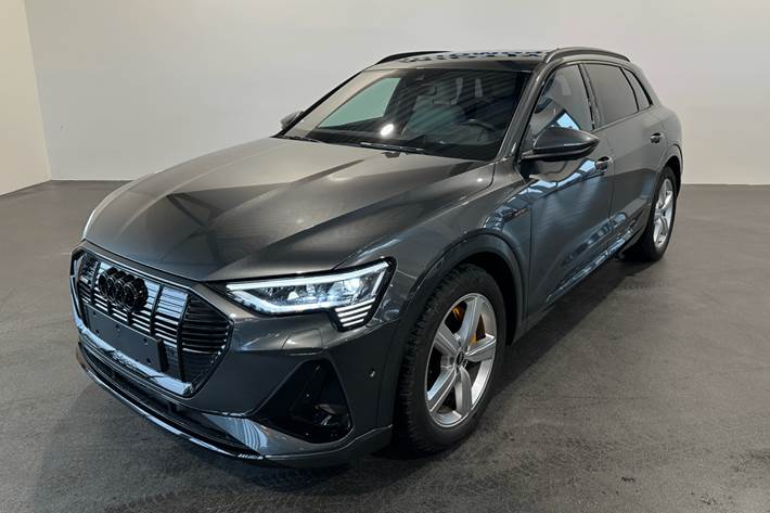 Grå Audi e-tron fra 2022