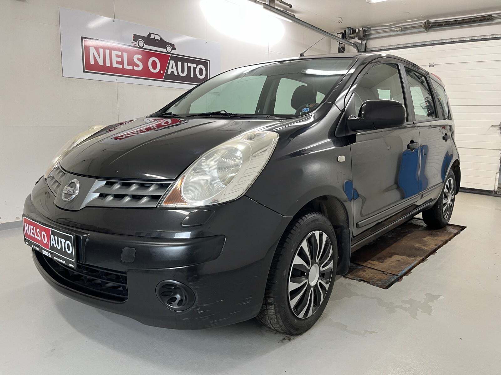 Sort Nissan Note fra 2007
