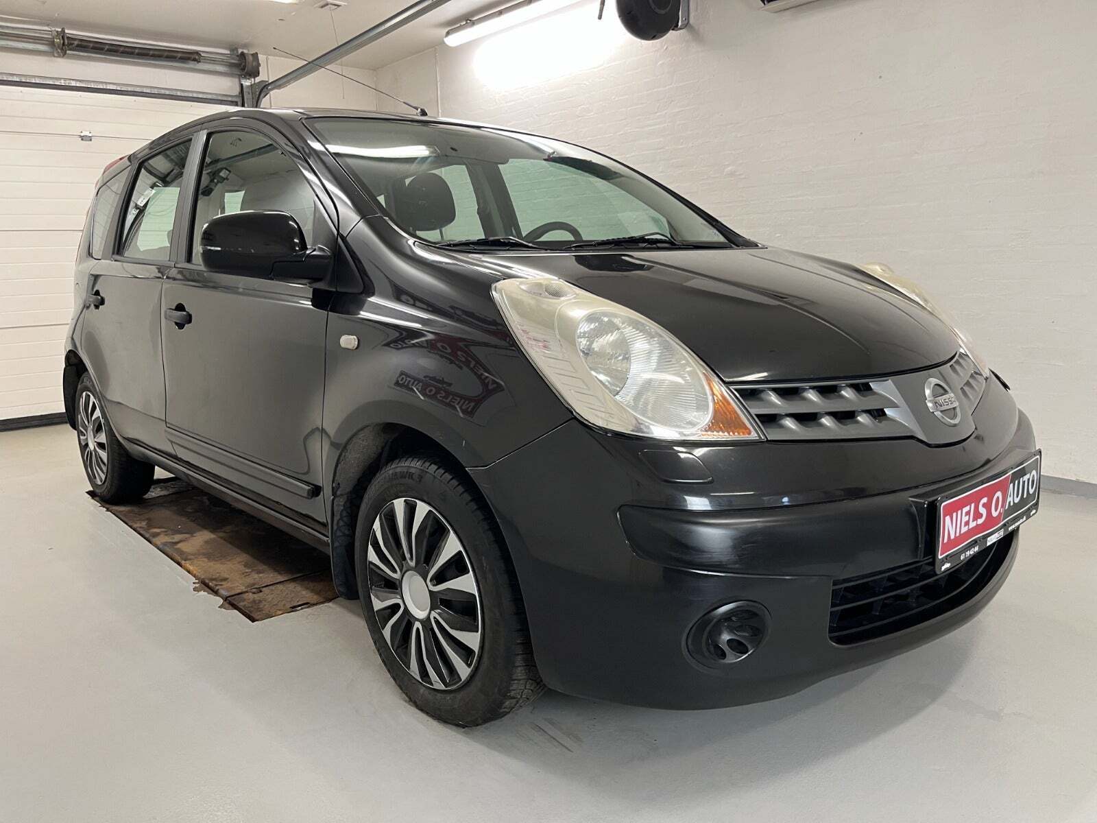 Sort Nissan Note fra 2007
