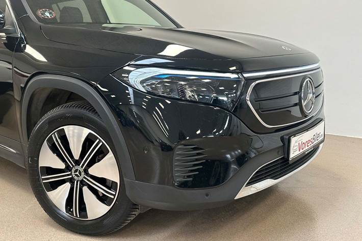 Sort Mercedes EQB250 fra 2023
