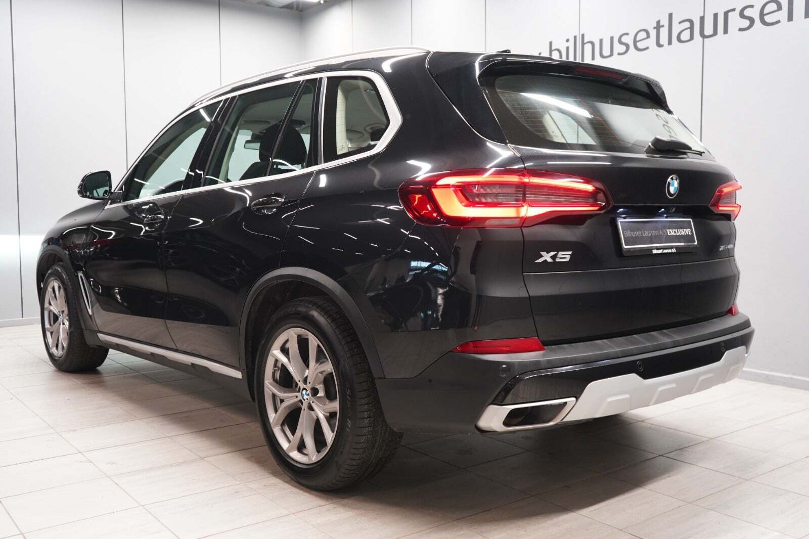 Sort BMW X5 fra 2021