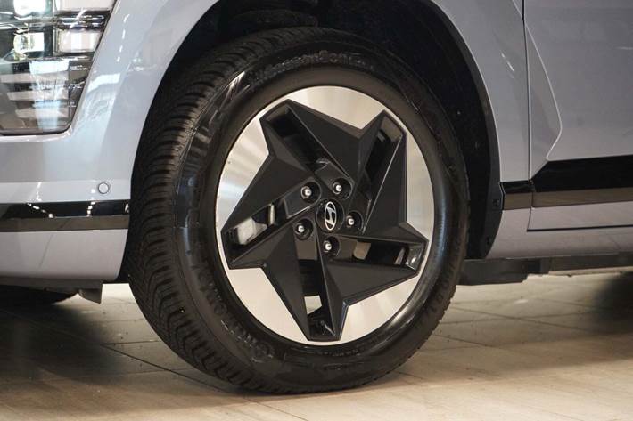 Blå Hyundai Kona fra 2024