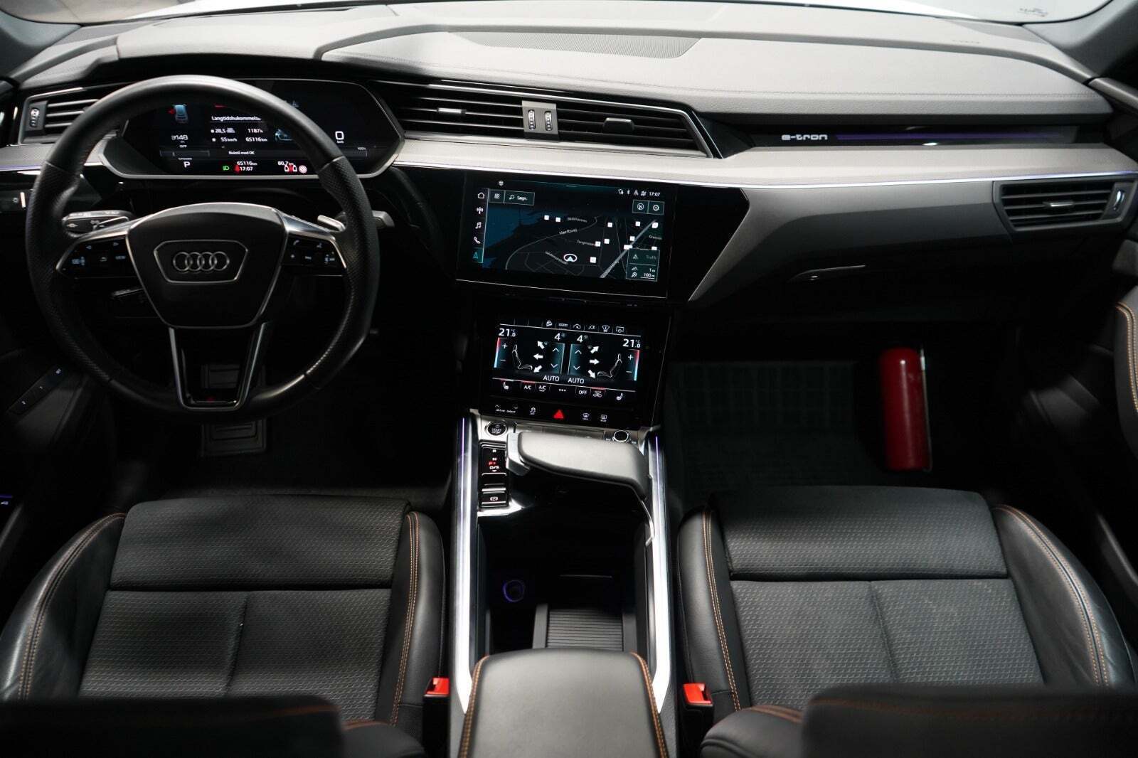 Hvid Audi e-tron fra 2022