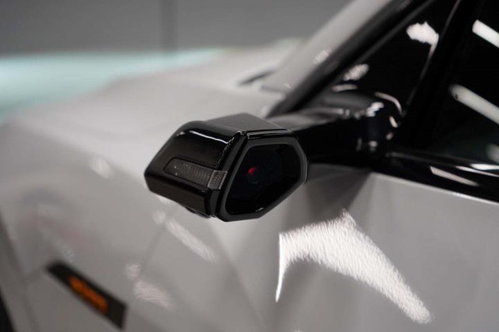 Hvid Audi e-tron fra 2022