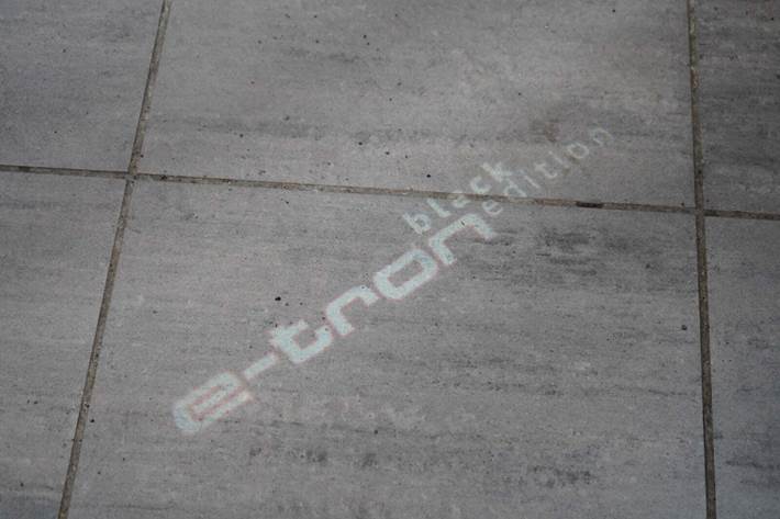 Hvid Audi e-tron fra 2022