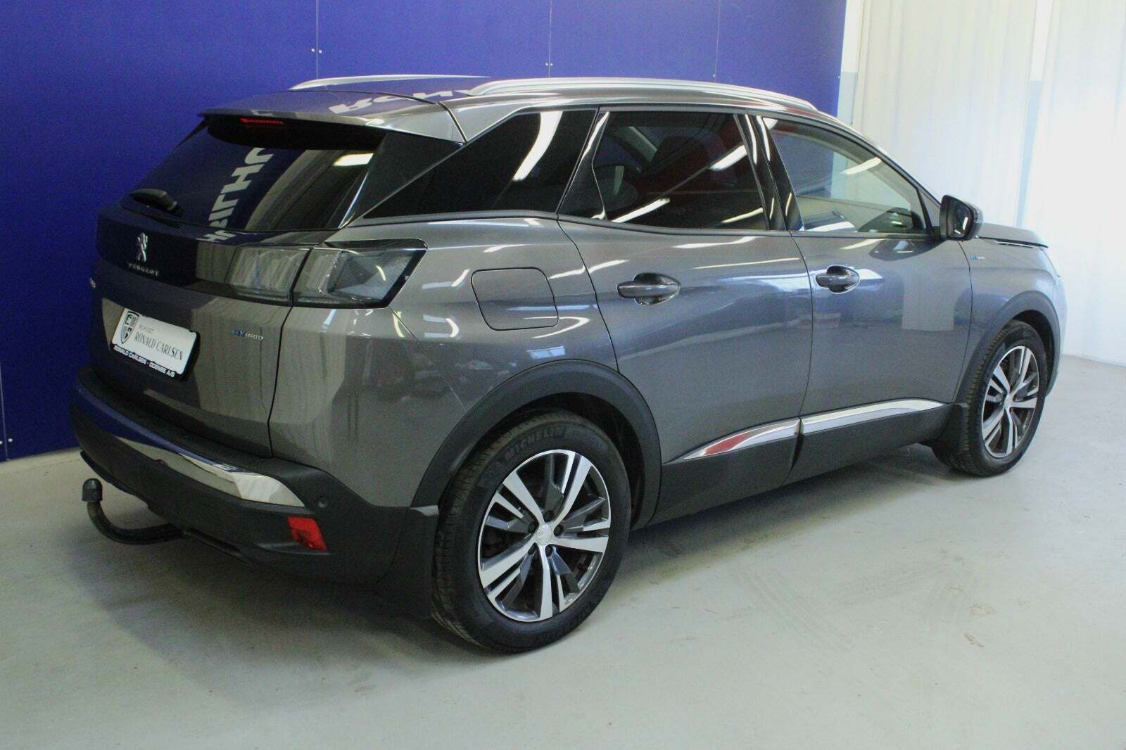 Grå Peugeot 3008 fra 2021