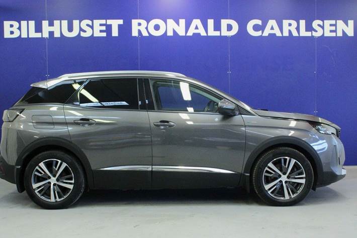 Grå Peugeot 3008 fra 2021