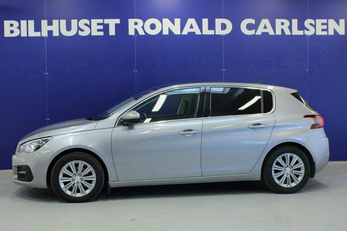 Grå Peugeot 308 fra 2020