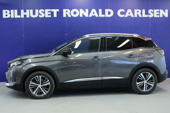 Grå Peugeot 3008 fra 2021