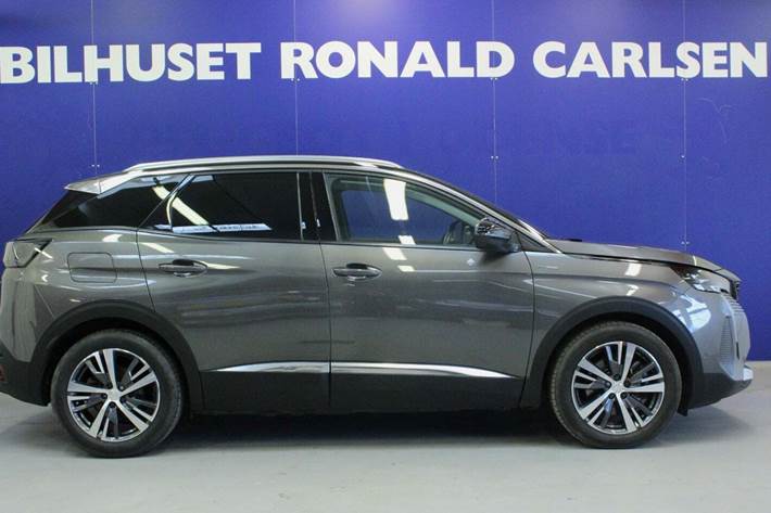Grå Peugeot 3008 fra 2021
