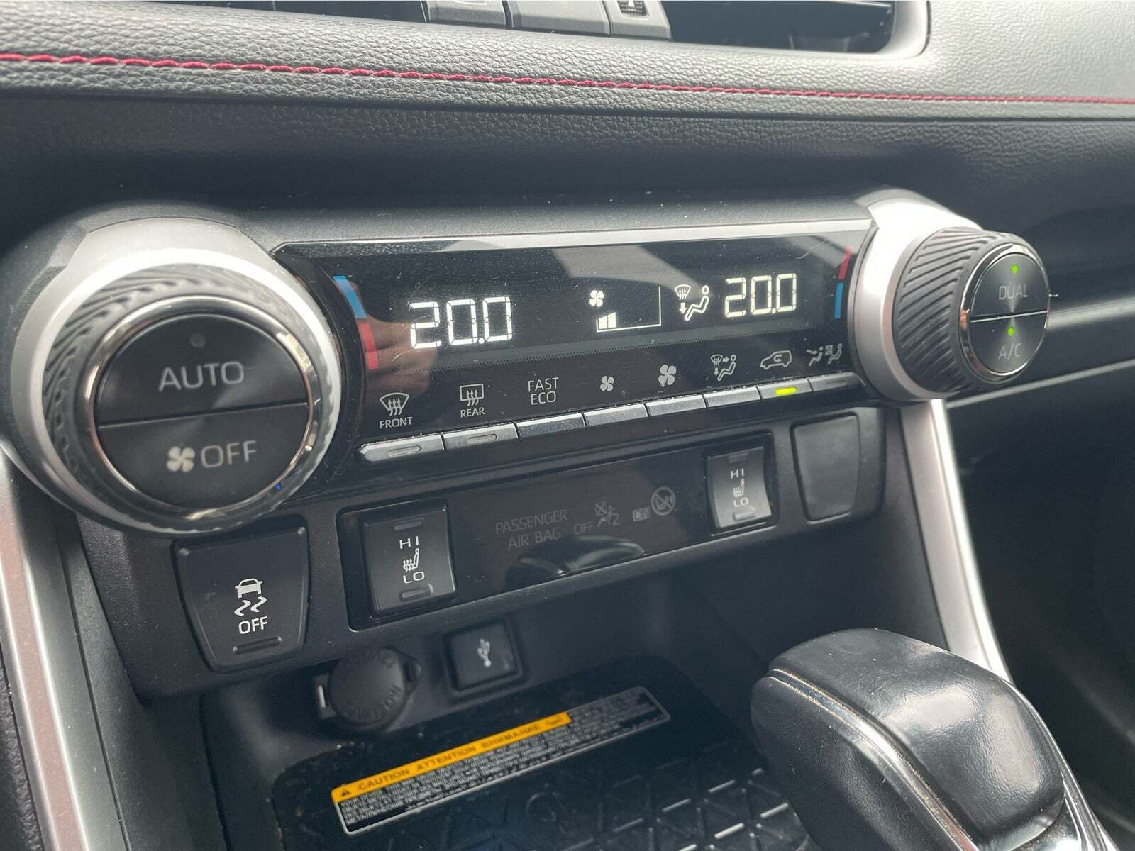 Hvid Toyota RAV4 fra 2021