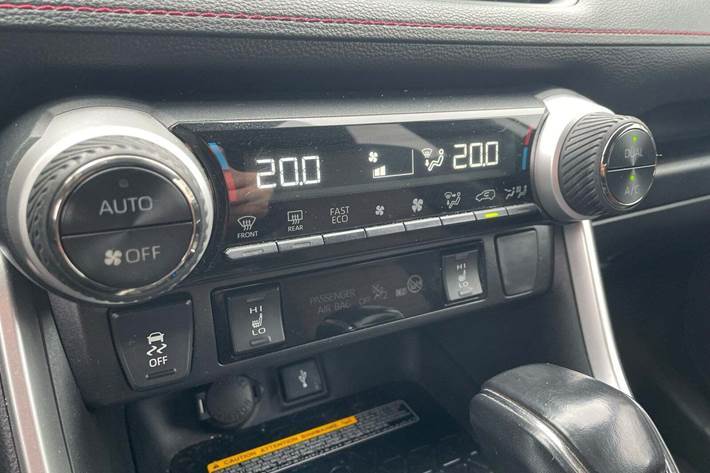 Hvid Toyota RAV4 fra 2021